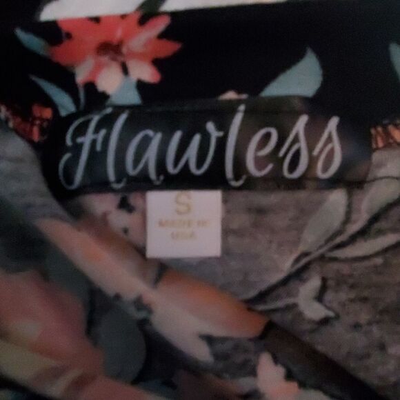 Flawless Gray & White Striped Short Sleeve Tee (S) - Picture 5 of 5